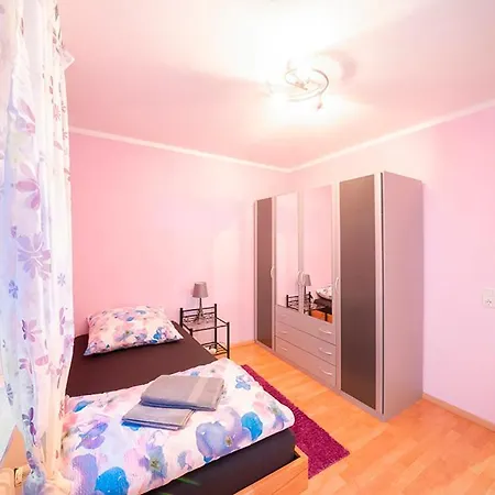 Schone 3 Apartment *